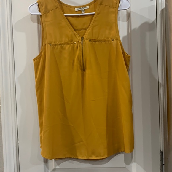 Large Sleeveless Mustard Gold Blouse - Picture 1 of 2
